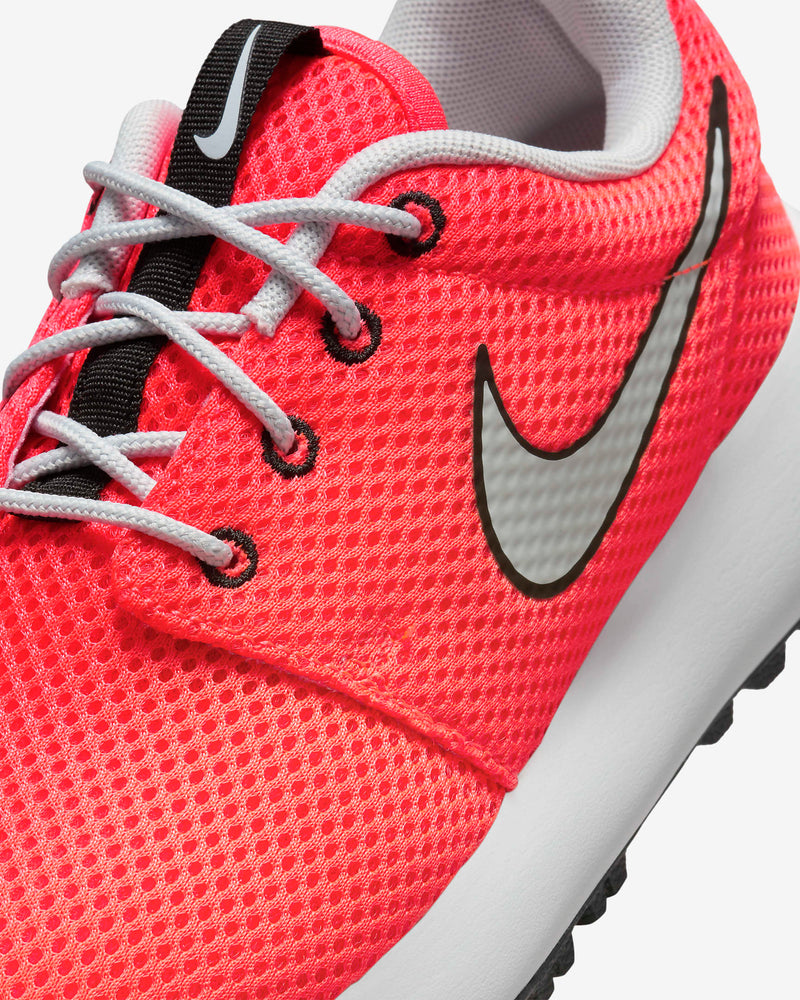 Load image into Gallery viewer, Nike Roshe Jr Golf Shoe Crimson - Detail
